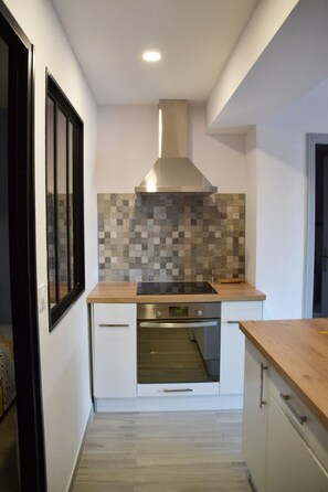 Fridge, microwave, oven, coffee/tea maker - Beach, hiking or pool? Everything is possible here (Le Rouret)
