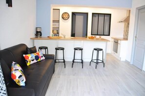Interior - Beach, hiking or pool? Everything is possible here (Le Rouret)