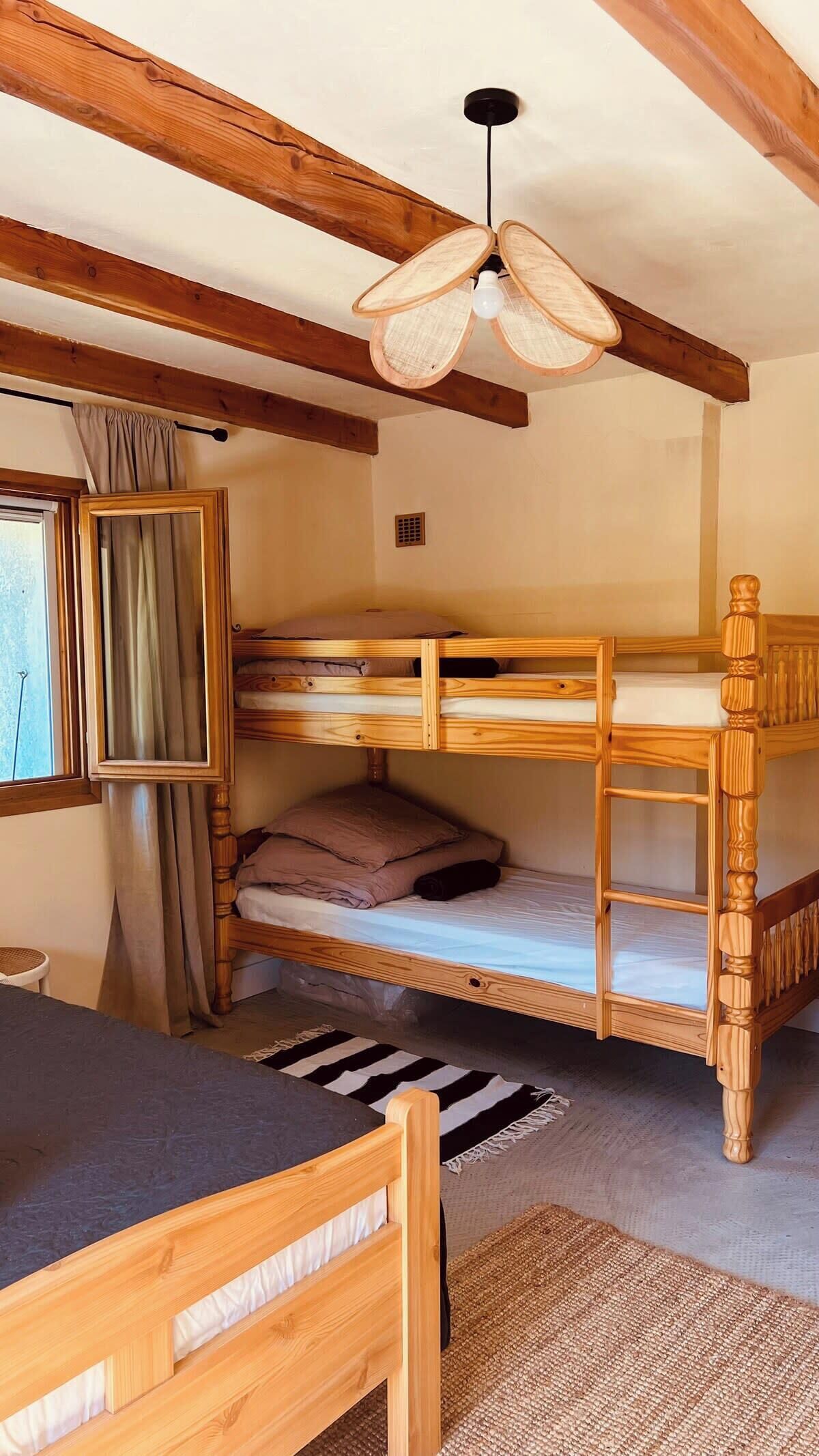 Lit parapluie, Wi-Fi, draps fournis