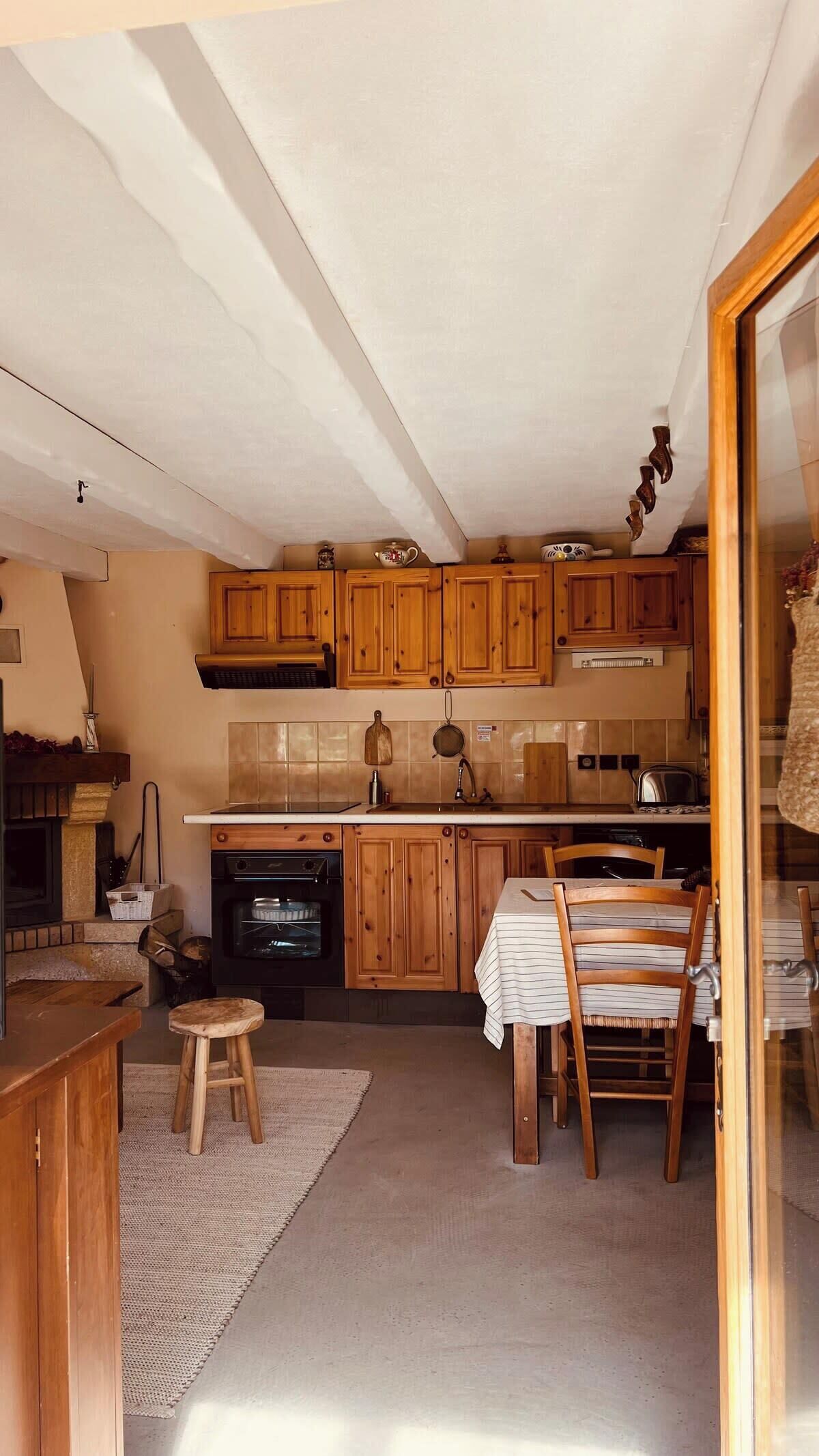 Frigorífico, microondas, horno y lavavajillas