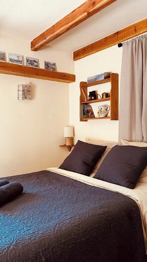 Cuna de viaje, wifi y ropa de cama 