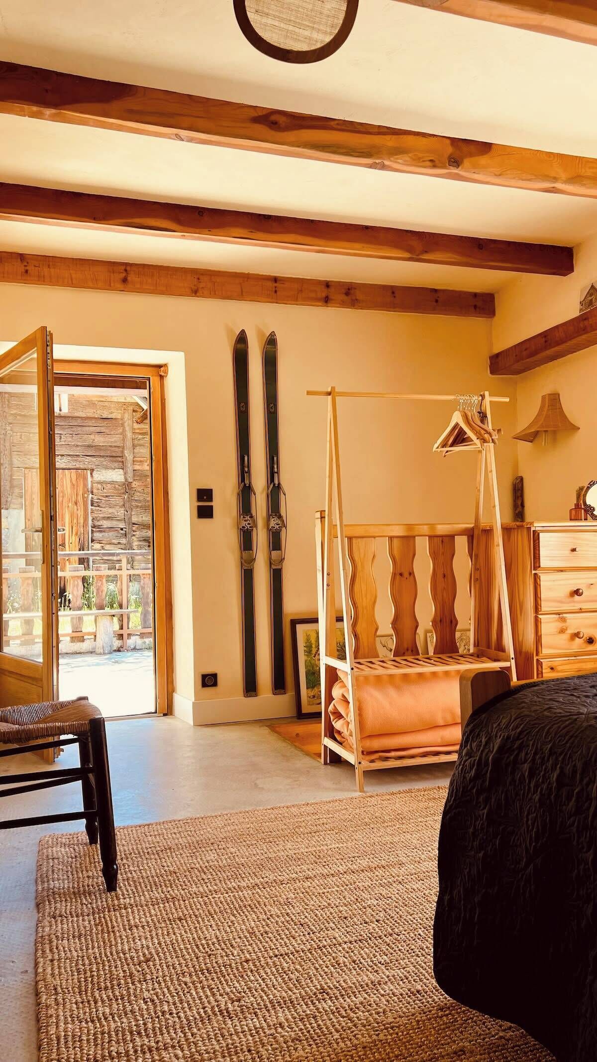 Cuna de viaje, wifi, ropa de cama