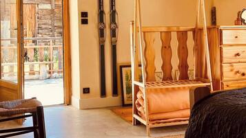 Cuna de viaje, wifi, ropa de cama