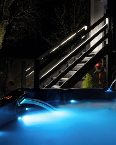 Unusual & tranquil. The Carriage Ely is a beautiful railway carriage & hot tubs