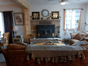 Living area - Quaint 3-bedroom house on Dolores River on 300 acres (Dolores)