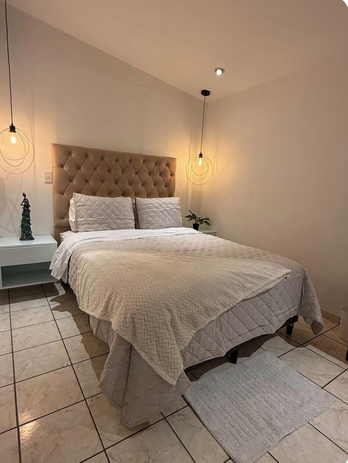 Bureau, espace de travail pour ordinateur portable