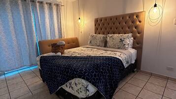 Bureau, espace de travail pour ordinateur portable