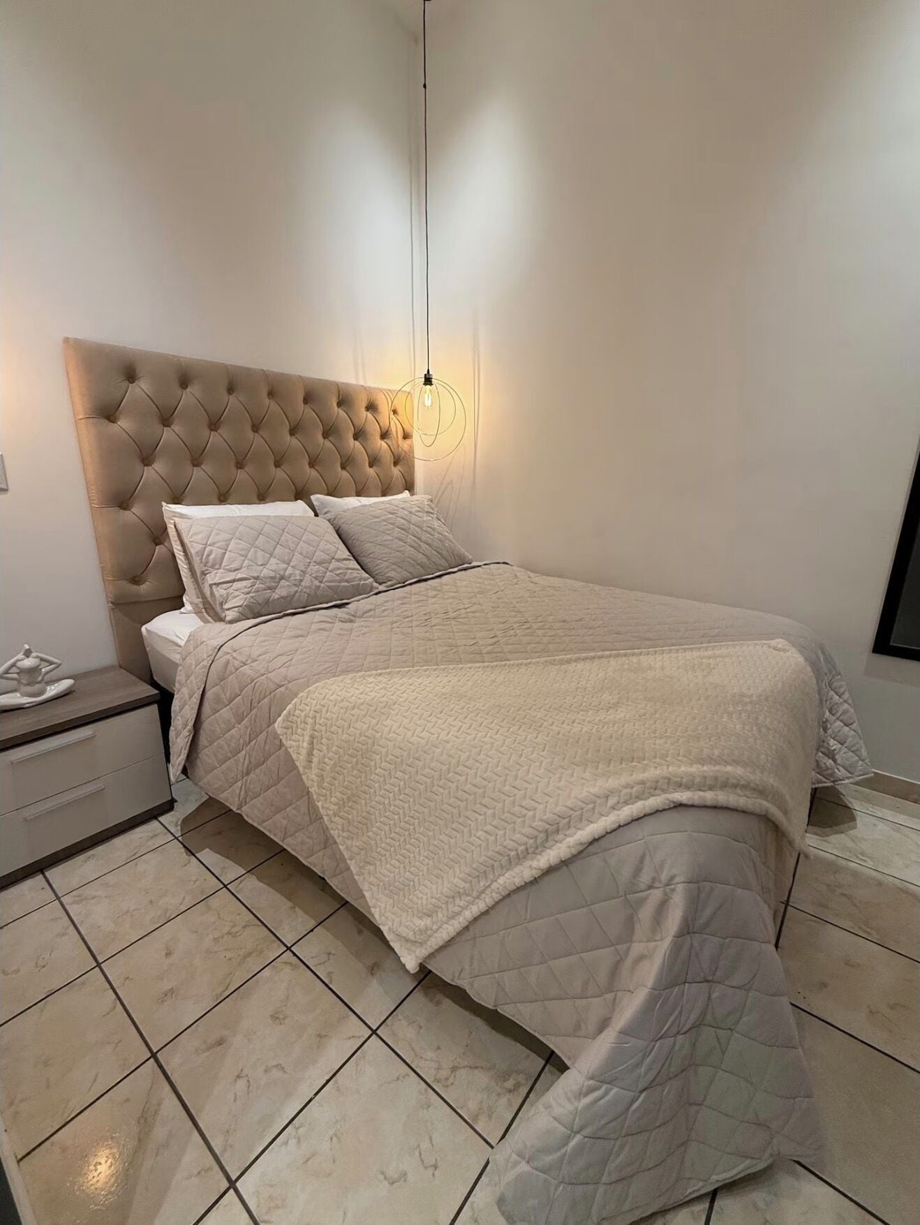 Skrivbord, arbetsyta för laptop, strykjärn/strykbräda och gratis wi-fi