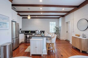 Fridge, microwave, oven, stovetop - The Habersham Loft| Stylish Extended Stay Retreat (Savannah)