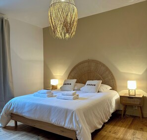 Fer et planche à repasser, lit parapluie, Wi-Fi, draps fournis