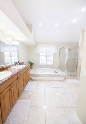 Hair dryer, towels - Polynesian Paradise | Waterfront Canal Home + Private Pool (Gulf Breeze)