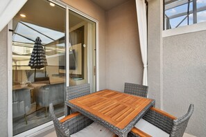 Outdoor dining - Storey Lake 5bd/4ba Private Pool Near Disney (Kissimmee)