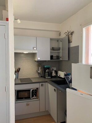Private kitchen - 2-star studio, 5 minutes' walk from the town center and thermal baths (Amélie-les-Bains-Palalda)