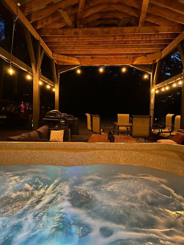 Tina de hidromasaje al aire libre