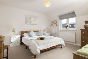 2 bedrooms, iron/ironing board, WiFi, bed sheets - Beautiful dog friendly holiday cottage in picturesque village - Tower View (Broadway)