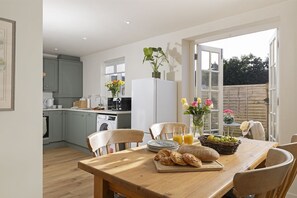 Dining - Beautiful dog friendly holiday cottage in picturesque village - Tower View (Broadway)