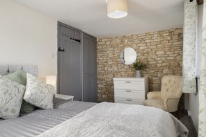 Strykjärn/strykbräda, wi-fi och sängkläder