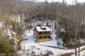 Exterior - Luxury MTN Retreat | Fire Pit | Hot Tub | Game Rm (Fleetwood)