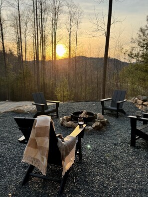 Property grounds - Luxury MTN Retreat | Fire Pit | Hot Tub | Game Rm (Fleetwood)