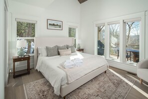 4 bedrooms, desk, iron/ironing board, WiFi - Luxury MTN Retreat Near Boone & West Jefferson | Hot Tub & Game Room (Fleetwood)