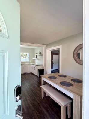 Dining - Nest on Newell - Centrally Located (Jacksonville)