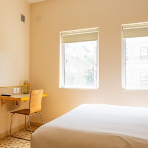 A room with a bed, a desk, and two windows. - Bloomrooms @ Calangute (Candolim)