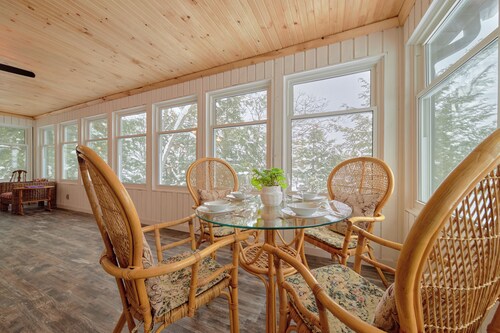 Waterfront on Butterfly Lake l Hottub l Firepit