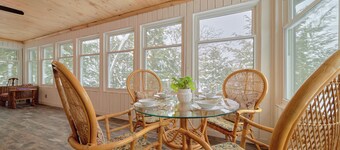 Waterfront on Butterfly Lake l Hottub l Firepit