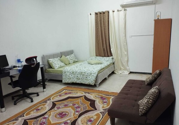 3 chambres, fer et planche à repasser, Wi-Fi, draps fournis