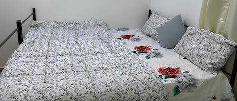 3 bedrooms, iron/ironing board, WiFi, bed sheets