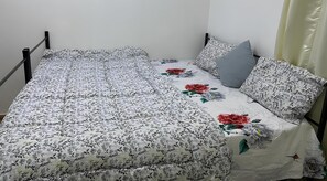 3 slaapkamers, een strijkplank/strijkijzer, wifi, beddengoed