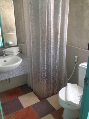 Bathroom - Juldis J2 Khao Yai Hotel (Pak Chong)