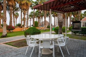 Outdoor dining - Sandy Beach Hotel & Resort (Al Aqah)
