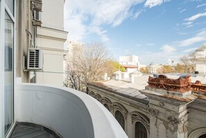 Property grounds - Redbed Self-catering Apartments (Bucharest)