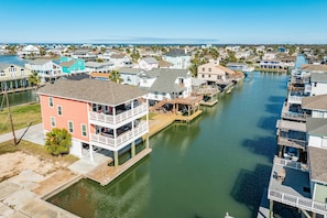 A waterfront residential area with houses connected by a canal. - NEW Bayfront | Hot Tub | Beach Nearby | Kayaks | Pets OK | Fully Fenced | Huge Decks | Patio (Jamaica Beach)