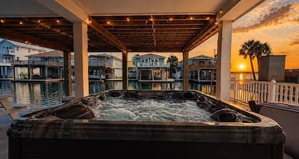 NEW Bayfront | Hot Tub | Beach Nearby | Kayaks | Pets OK | Fully Fenced | Huge Decks | Patio