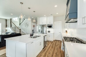 Fridge, microwave, oven, stovetop - NEW Bayfront | Hot Tub | Beach Nearby | Kayaks | Pets OK | Fully Fenced | Huge Decks | Patio (Jamaica Beach)
