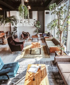 Interior - H Daimyo (Fukuoka)