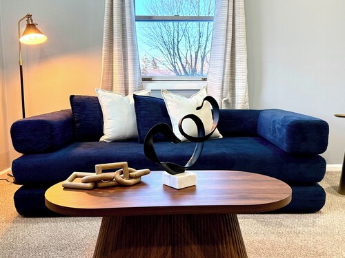 2-bedroom apartment in serene Utica with Fast WiFi for relaxing stays