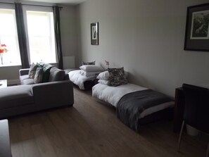 Living area - Coldeast Mansion (Southampton)