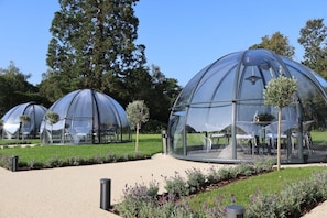 Outdoor dining - Coldeast Mansion (Southampton)