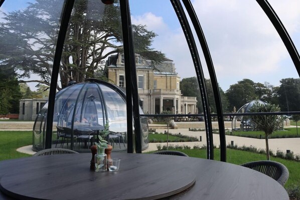 Outdoor dining - Coldeast Mansion (Southampton)