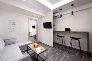Living area - Xenofontos Inn by Livin Urbban (Athens)
