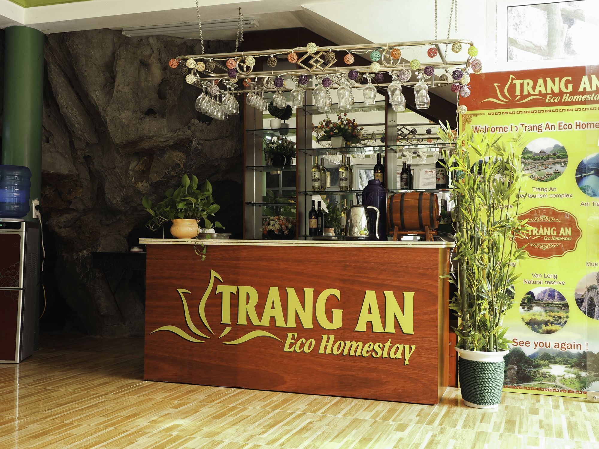 Bar (trong khuôn viên)