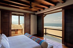 Premium bedding, individually decorated, individually furnished - Casa de Olas, Stunning Oceanfront Villa in Las Palmas (Zihuatanejo)