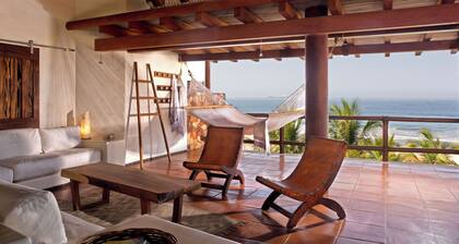 Casa de Olas, Stunning Oceanfront Villa in Las Palmas