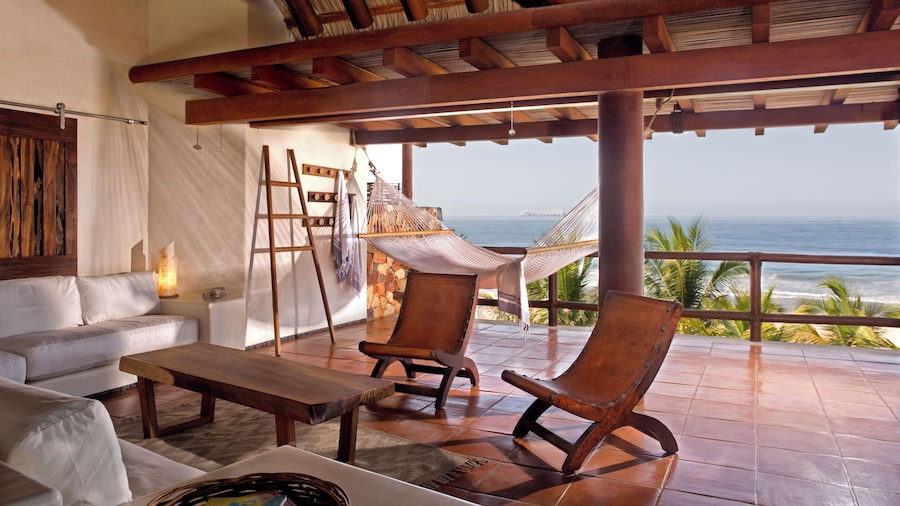 Casa de Olas, Stunning Oceanfront Villa in Las Palmas