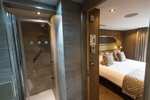 Bathroom - THE Fairlawns Hotel AND SPA (Walsall)