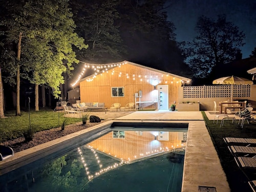 4-bedroom house in adorable Greenfield with inground pool