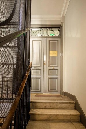 Interior - Nice Home Studio (Nice)